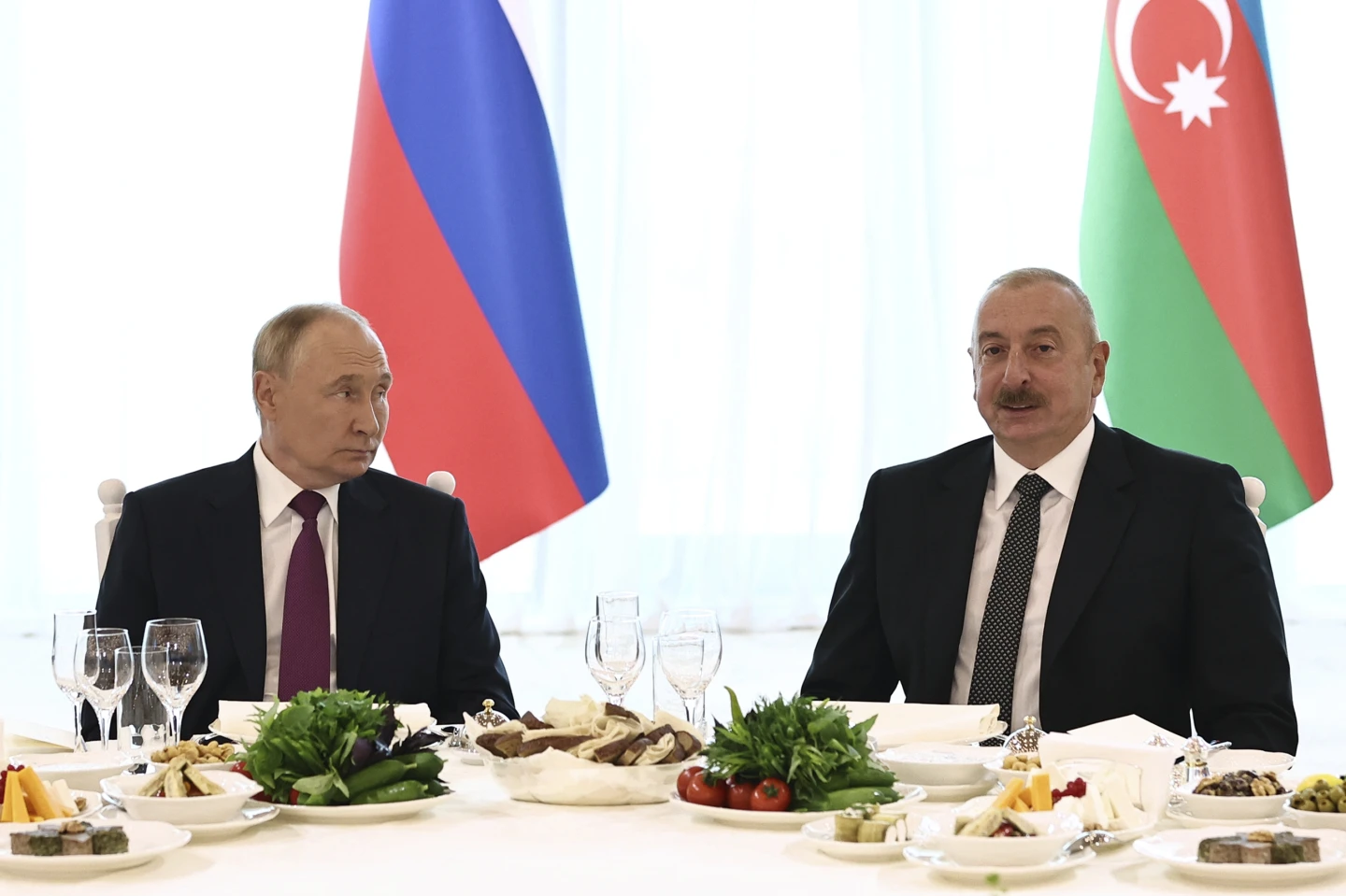 Путін визнав участь у збитті літака Азербайджану, але поклав відповідальність на Україну